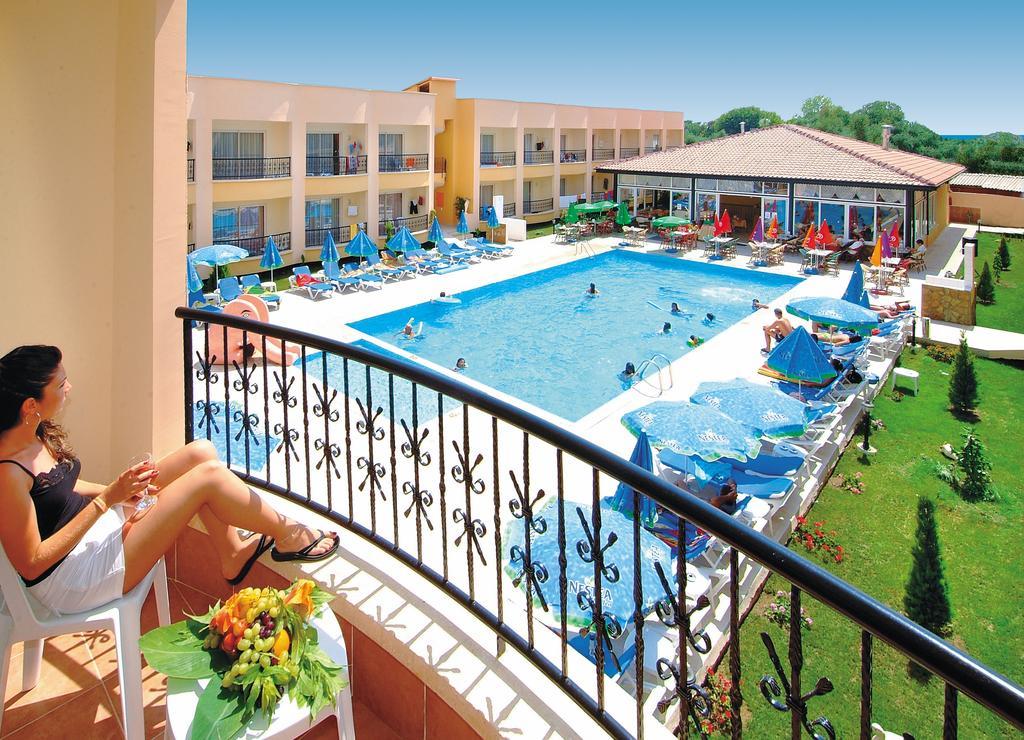 Sayanora Hotel Side Exterior foto